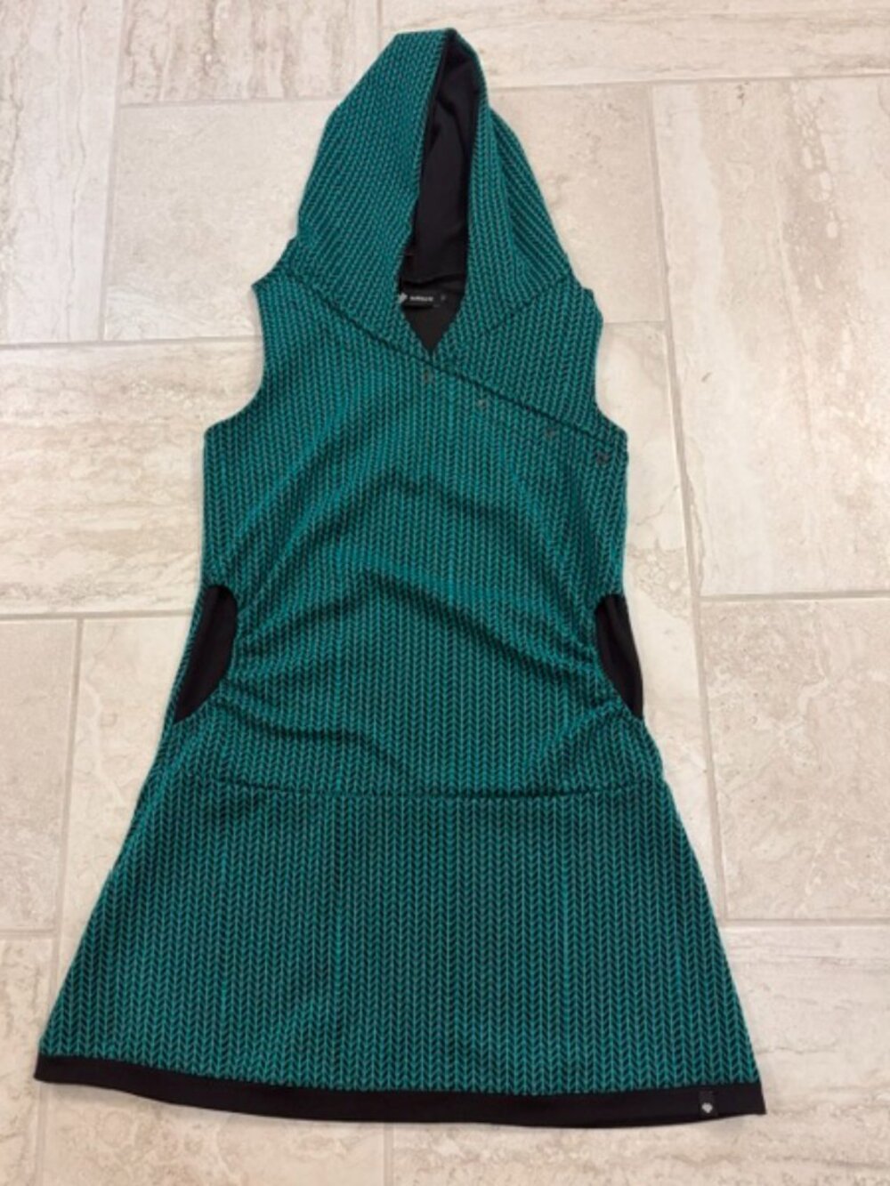NWT Sutsure Barcelona Teal Chevron Sleeveless Hoodie Small Streetwear Gorpcore